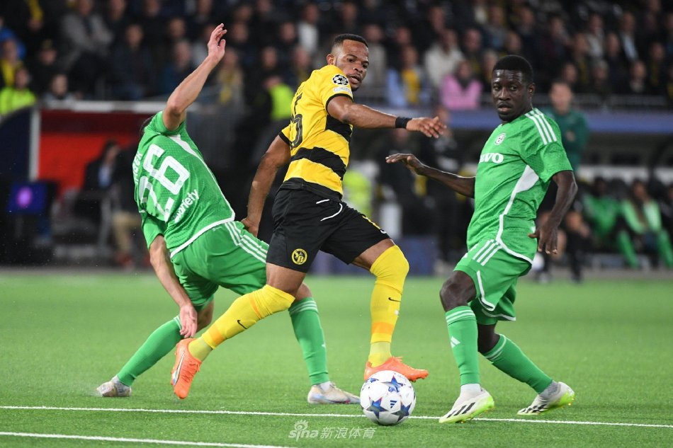 他的个人突 他的个人突