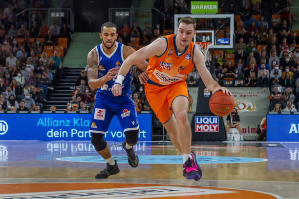 影响他人并 影响他人并